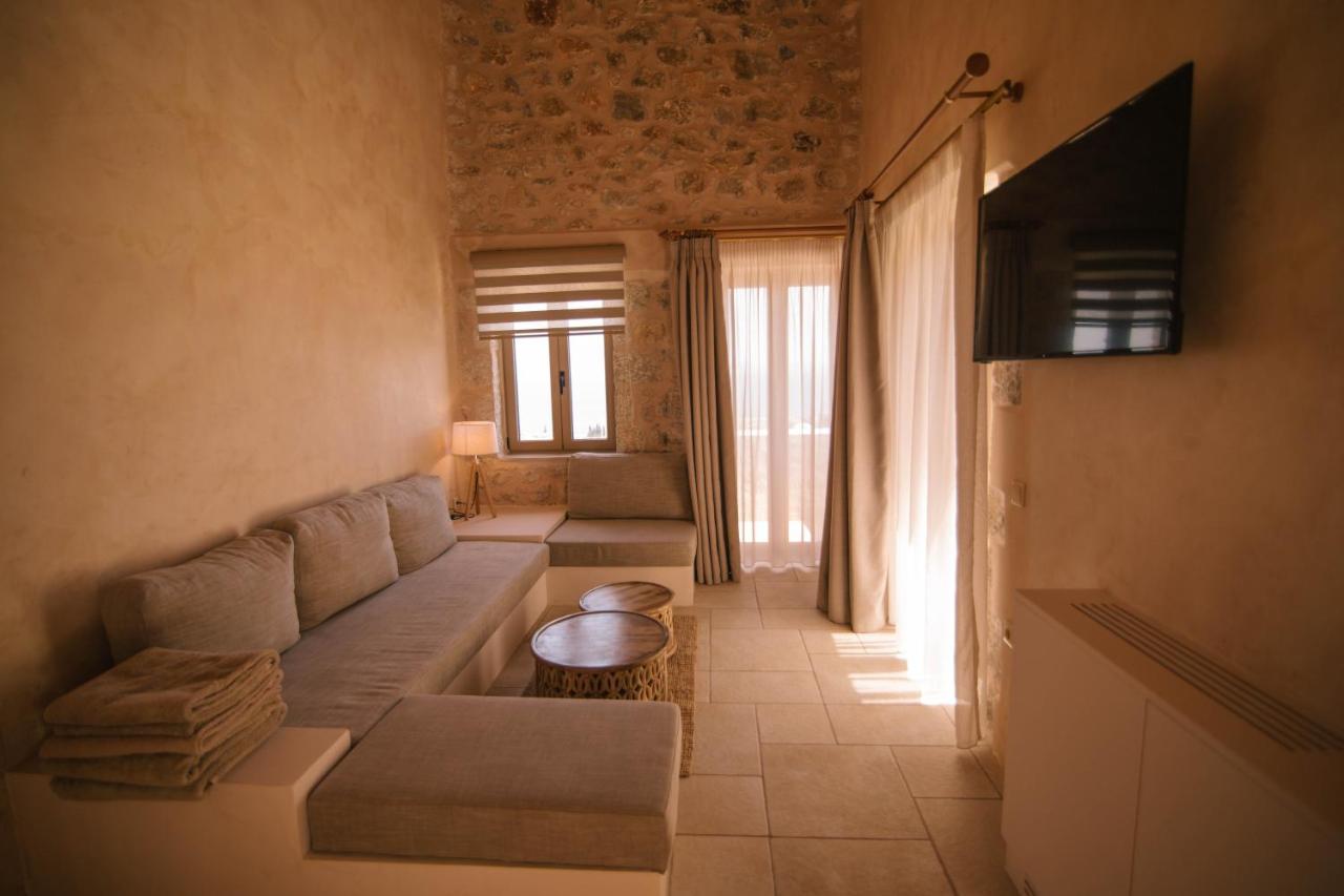 Mani Luxury Suites And Studios In Gytheio With Private Pools מראה חיצוני תמונה